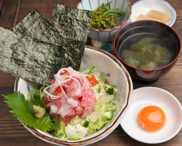 海鮮丼と付け合せ