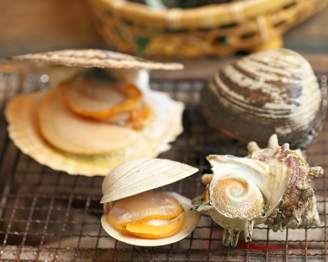 和倉温泉の近くで食事をするなら美味しい能登牡蠣を用意している「浜焼き能登風土」へ